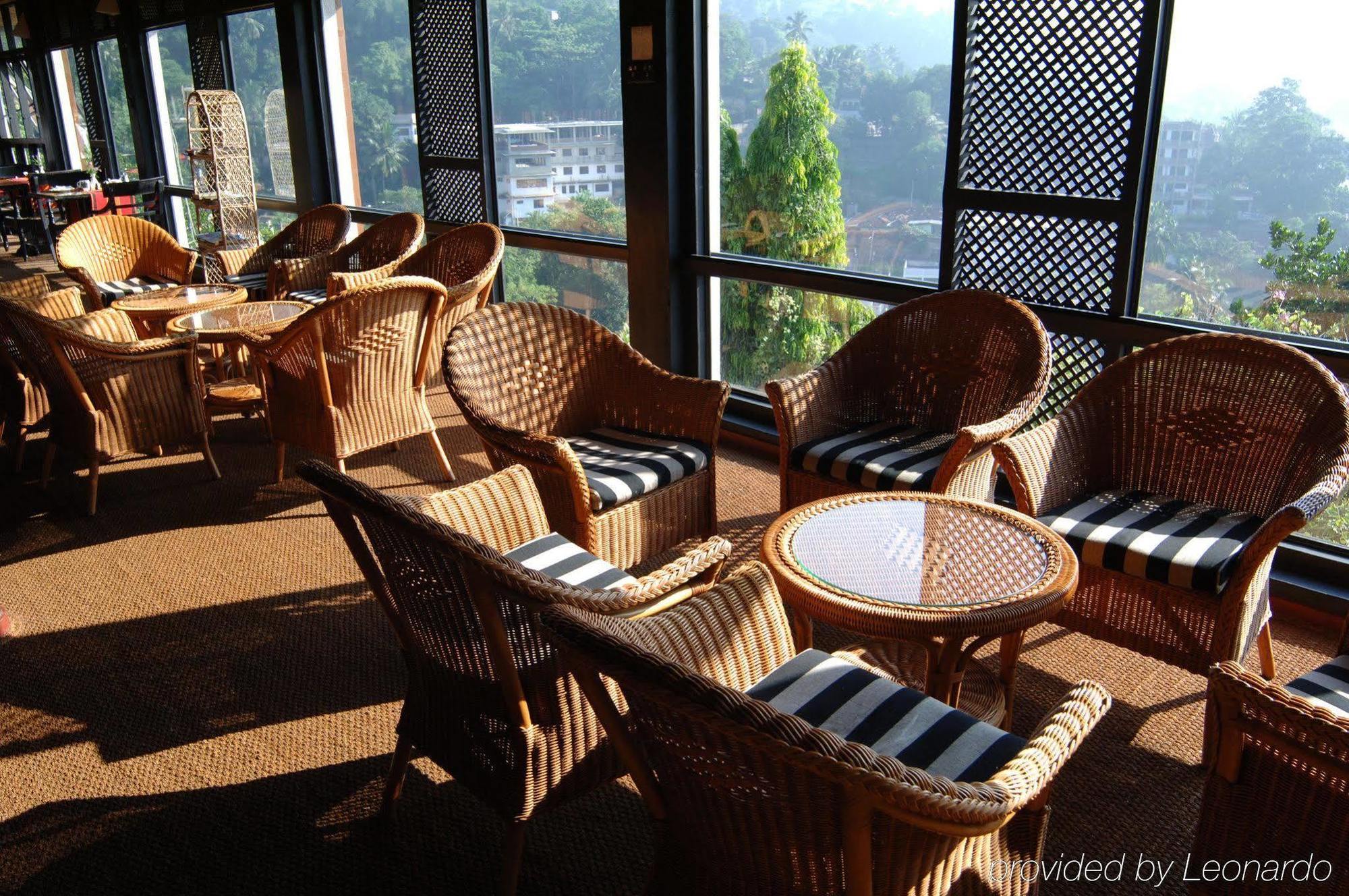 Hotel Hilltop Kandy Restaurant bilde